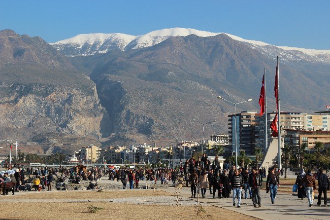 İskenderun’da Kış Ortasında Yaz Keyfi