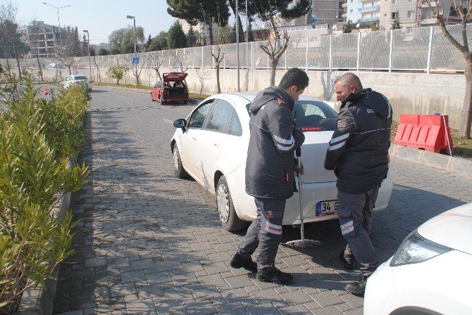 Avm’ Lerde Sıkı Güvenlik Önlemleri Devam Ediyor