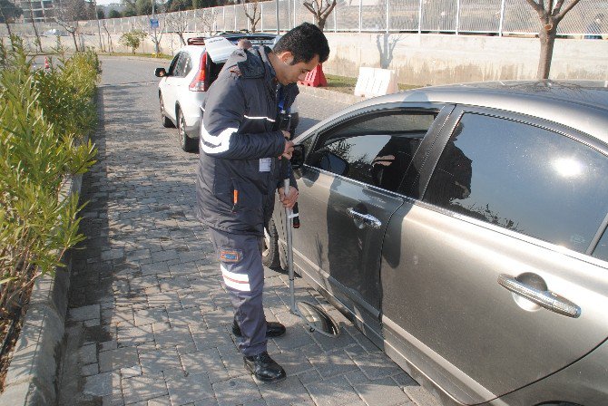 Avm’ Lerde Sıkı Güvenlik Önlemleri Devam Ediyor