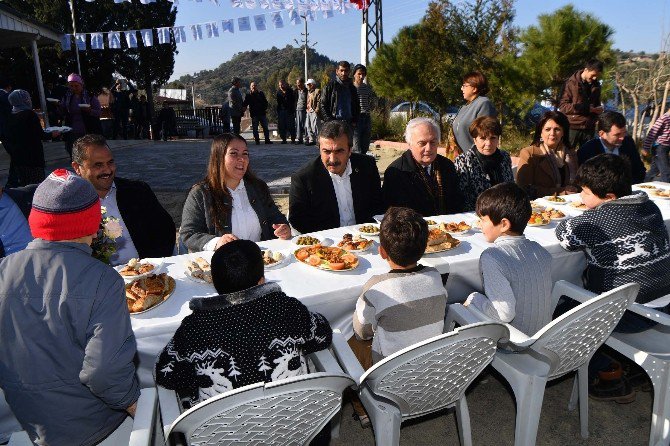 Başkan Çetin Öğrencilere Kitap Hediye Etti