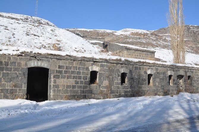 Dereiçi’ndeki Tarihi Hamam Yıkılıyor