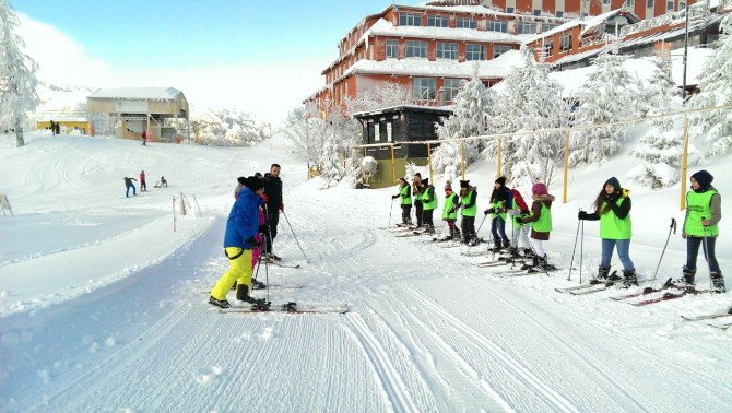 Kartepe’de Çocuklara Kayak Eğitimi