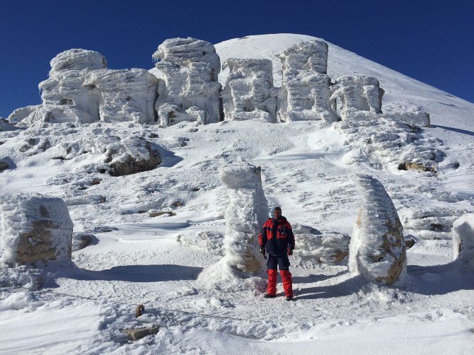 Nemrut Dağı’nda Heykeller Buz Kesti