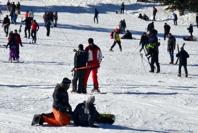 (Ptesi) Uludağ’da Pistler Dolup Taştı