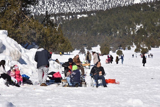 Adana’nın Yaylalarında Kar Şenliği