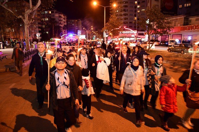 İzcilerden Şehide Saygı, Teröre Lanet