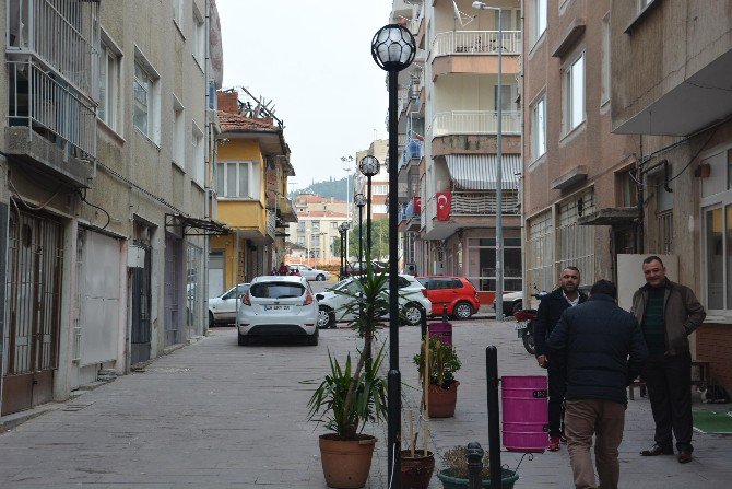 Şehzadeler Belediyesi Bedesten’in Çevresini Aydınlatıyor