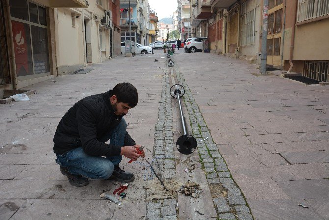 Şehzadeler Belediyesi Bedesten’in Çevresini Aydınlatıyor