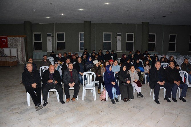 “Medine Müdafaası” İsimli Tiyatro Oyunu Dinar’da Sergilendi