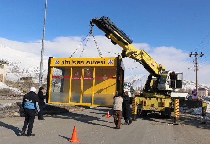 Bitlis Belediyesinden Klimalı Ve Televizyonlu Otobüs Durağı