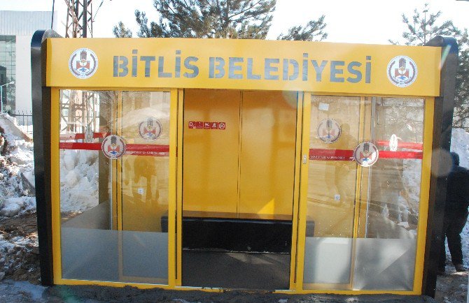 Bitlis Belediyesinden Klimalı Ve Televizyonlu Otobüs Durağı