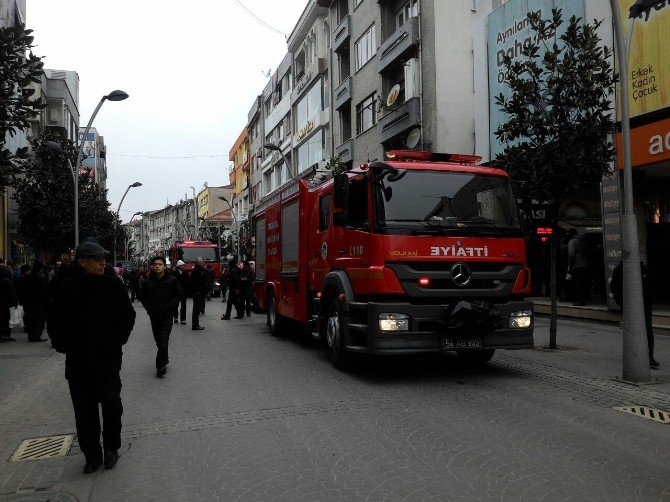 Doğalgaz Kombisinden Çıkan Yangın İtfaiye Ekiplerince Söndürüldü