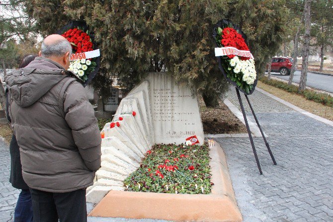 Uğur Mumcu Ölümünün 24. Yılında Kabri Başında Anıldı