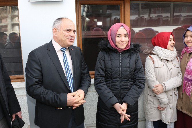 Yahyalı Belediyesi’nden Öğrencilere Yarıyıl Hediyesi