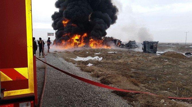 Çarpışan Tankerle Kamyon Alev Alev Yandı: 2 Ölü