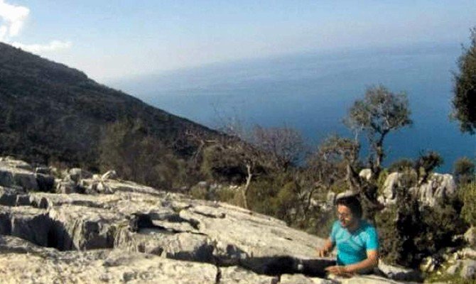 Kayalıklara Sıkışmış Keçiyi Doğa Sporcusu Kurtardı