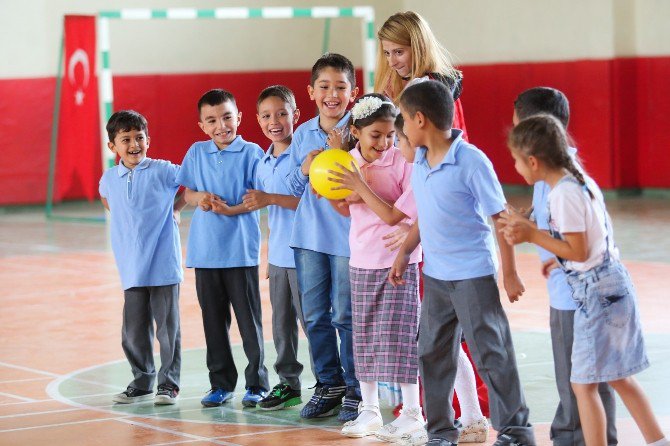 Sincanlı Öğrencilere Karne Hediyesi