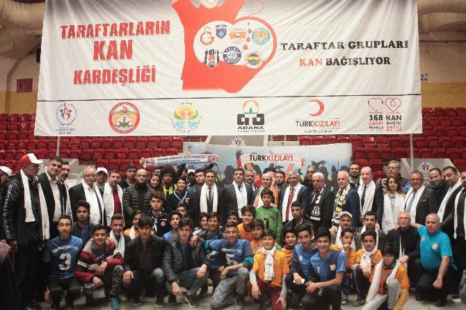 Taraftarlar ’Kan Kardeş’ Oldu