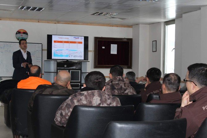 Bingöl’de Polise Afet Eğitimi