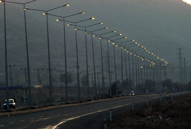 Dicle Elektrik Gercüş Çevre Yolunu Aydınlattı