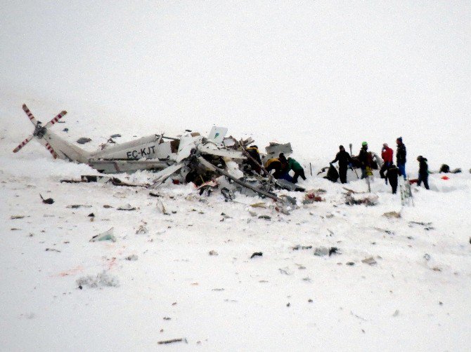 İtalya’da Kurtarma Helikopteri Düştü: 6 Ölü