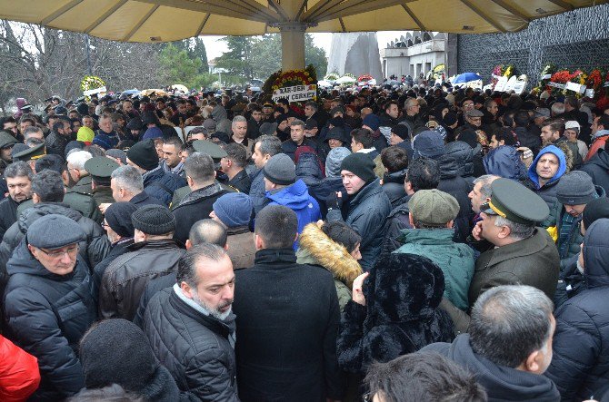 Kayak Merkezinde Hayatını Kaybeden Genç, Son Yolculuğuna Uğurlandı