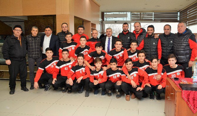 Başkan Baran, Körfez Gençlerbirliği U15 Futbol Takımıyla Buluştu