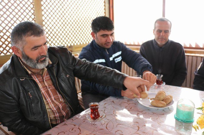 Sivas’ta Polisten Sürücülere ’Patates İkramı’