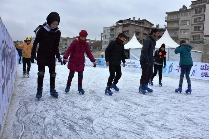 Buz Pateni Pisti Hizmete Başladı