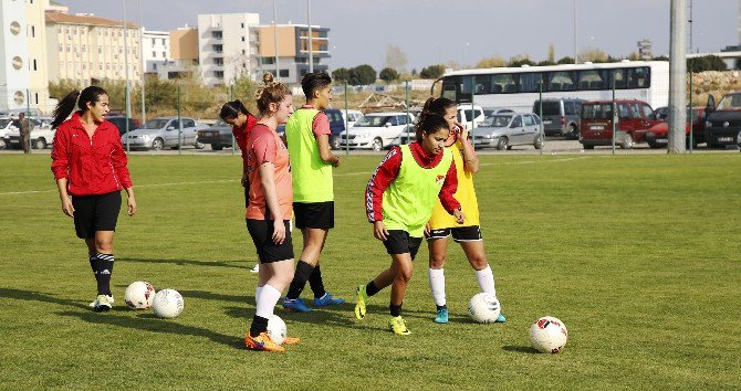 Döşemealtı Kadın Futbol Takımı Beşiktaş’a Konuk Olacak