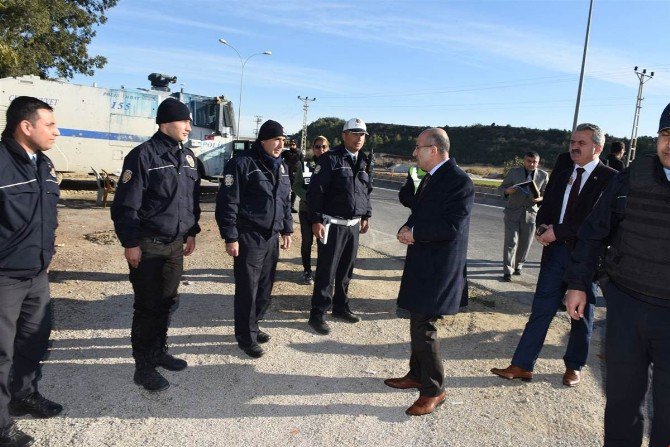 Vali Demirtaş’tan Uygulama Noktasındaki Polislere Ziyaret