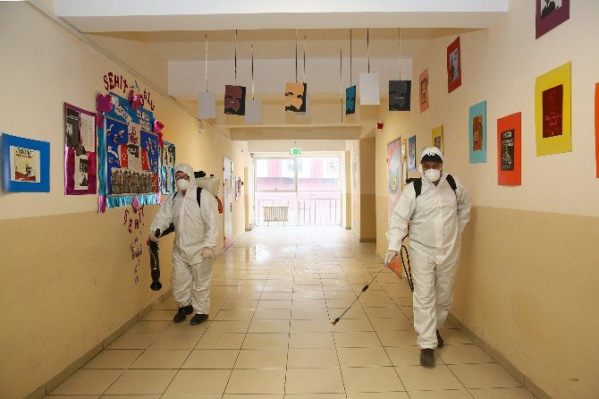 Sultangazi’de Okullarda Dezenfeksiyon Çalışması
