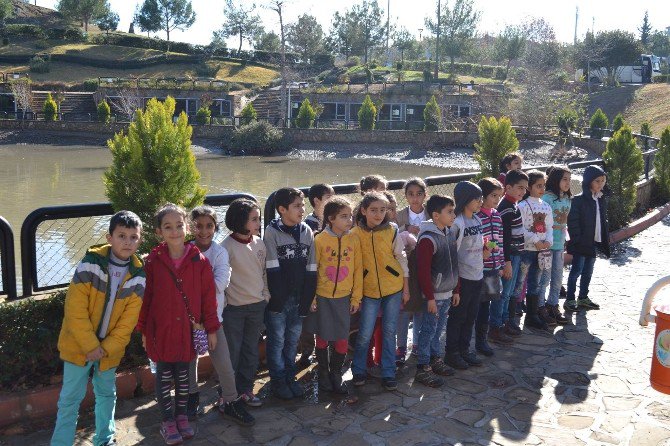 Yüreğir Gençlik Merkezi Tarafından Dezavantajlı Öğrencilere Tarihi Ve Kültürel Gezi Programı Düzenlendi