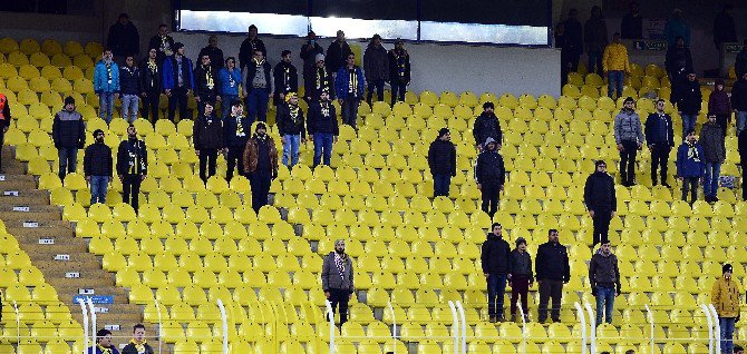 Kadıköy’de Tribünler Boş Kaldı