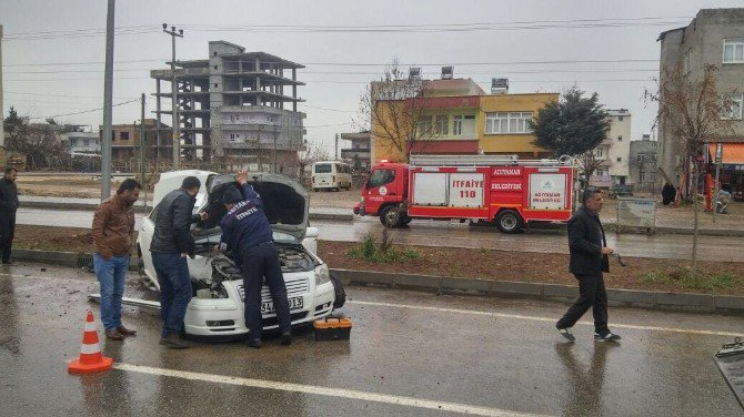 İtfaiye Ekibi Kaza Yapan Aracın Gaz Kaçağına Zamanında Müdahale Etti