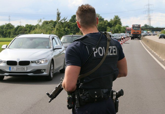 Schengen Anlaşması’nda Sınır Kontrolleri Üç Ay Daha Uzatıldı