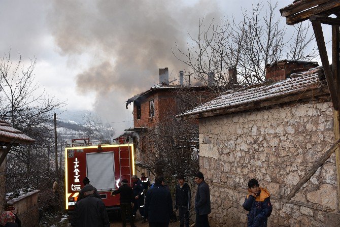 Yangında 16 Bin Lirası Kül Oldu