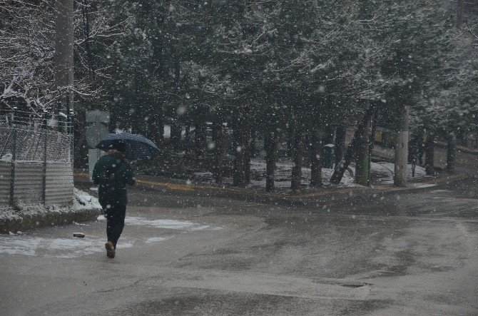 Uludağ’ın Etekleri Beyazlara Büründü