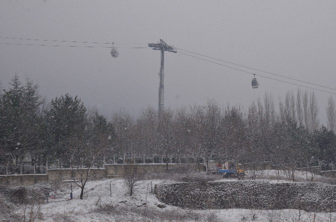 Uludağ’ın Etekleri Beyazlara Büründü