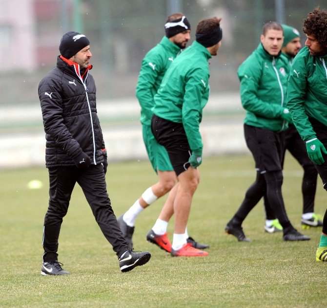 Bursaspor’da Başakşehir Mesaisi Başladı