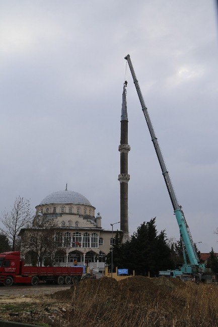 Büyükçekmece Belediyesi, Yıkılma Riski Taşıyan Minareyi Yıktı