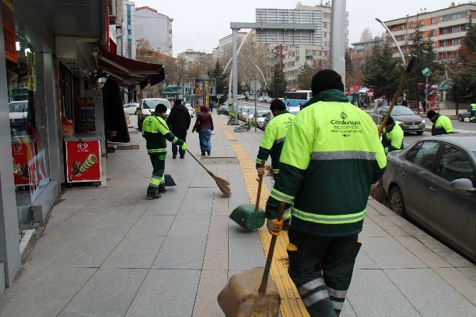 Çankaya’da Temizlik Ekipleri Görev Başında