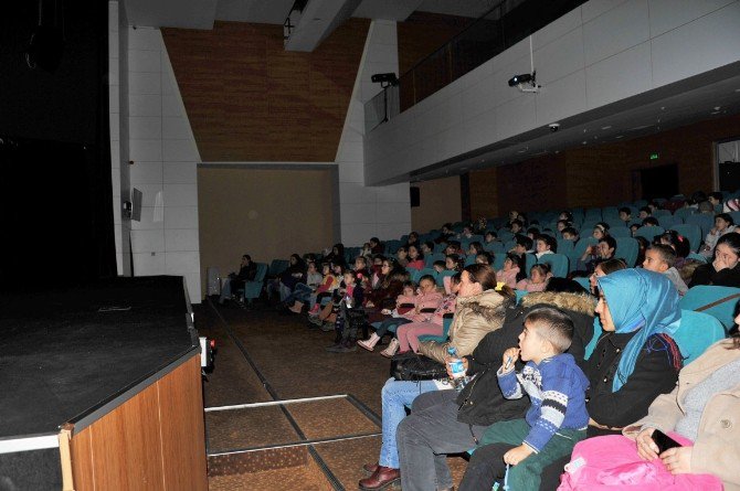 Bozüyük Belediyesi Çocuk Sinema Günleri Birbirinden Güzel Filmlerle Başladı