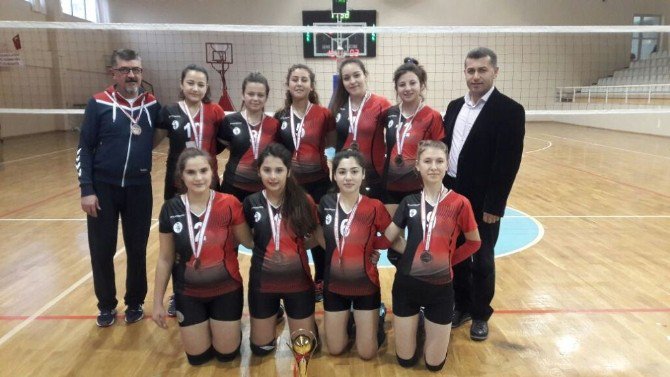 Voleybolda Balıkesir’in En Başarılı Takımları Ayal Ve Zübeyde Hanım Oldu