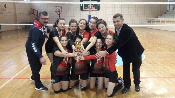 Voleybolda Balıkesir’in En Başarılı Takımları Ayal Ve Zübeyde Hanım Oldu