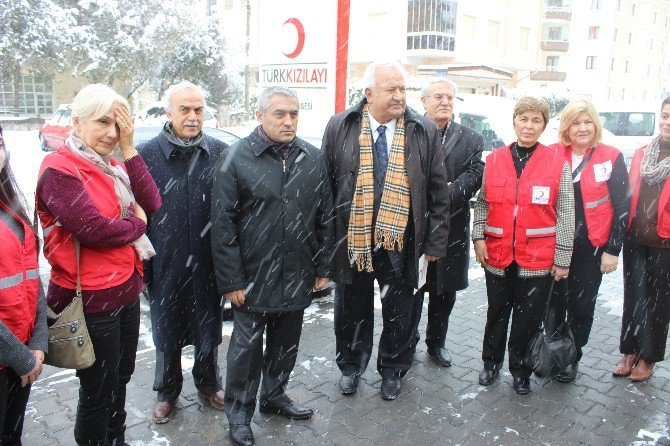 Kızılay’dan Suriyeli Ailelere Yardım