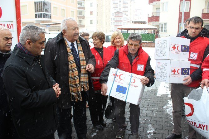 Kızılay’dan Suriyeli Ailelere Yardım