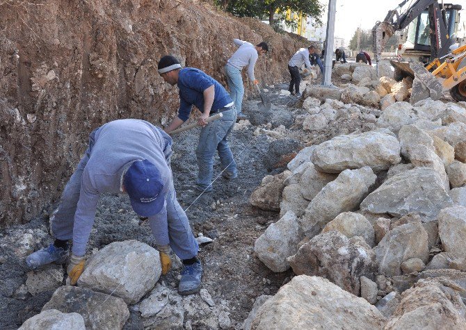 Toroslar’da Yeni Mahallerde Çevre Düzenleme Çalışmaları Devam Ediyor