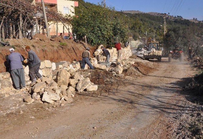 Toroslar’da Yeni Mahallerde Çevre Düzenleme Çalışmaları Devam Ediyor