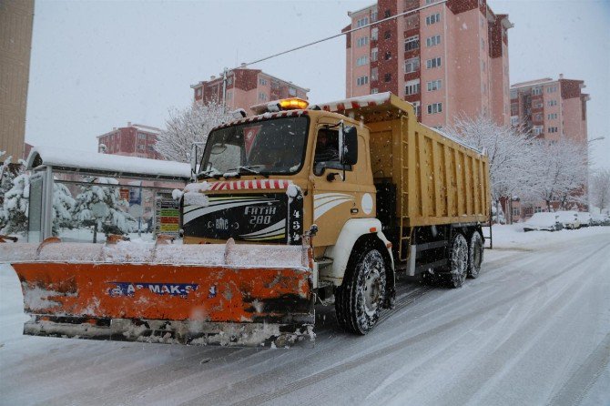 Nevşehir’de Karla Mücadele Devam Ediyor